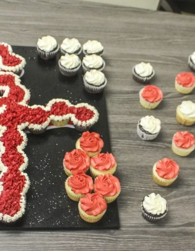 Supreme Title Party cupcakes